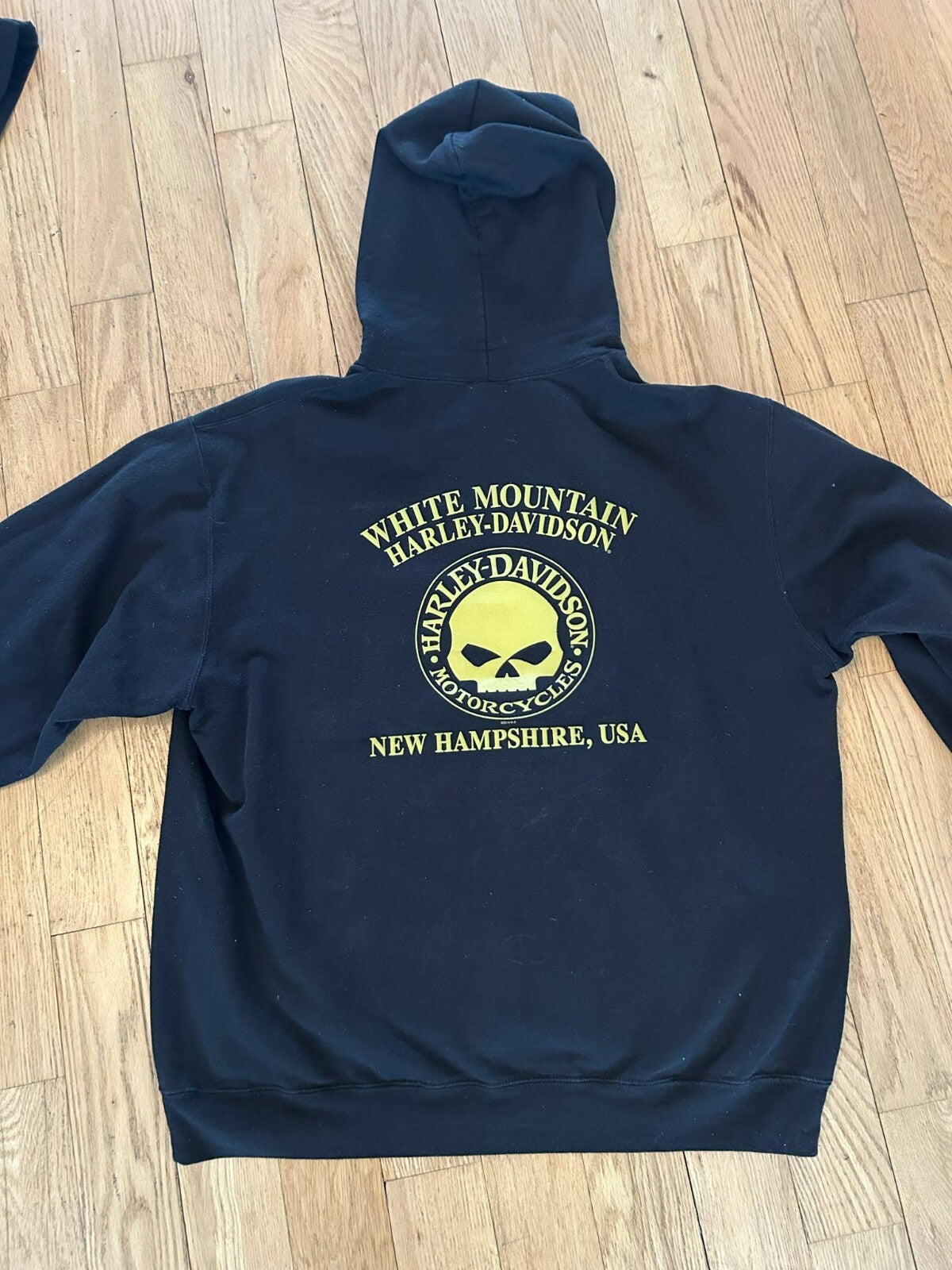 Harley-Davidson Hoodie XL White Mountain New Hampshire Skull Logo Black Yellow - Bargain Haven