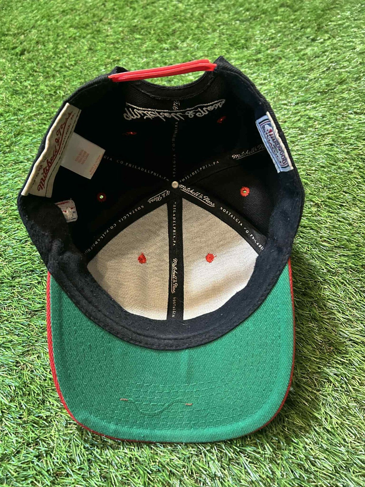 Mitchell & Ness Chicago Bulls Snapback Hat NBA Hardwood Classics Red Black - Friperie Urbaine