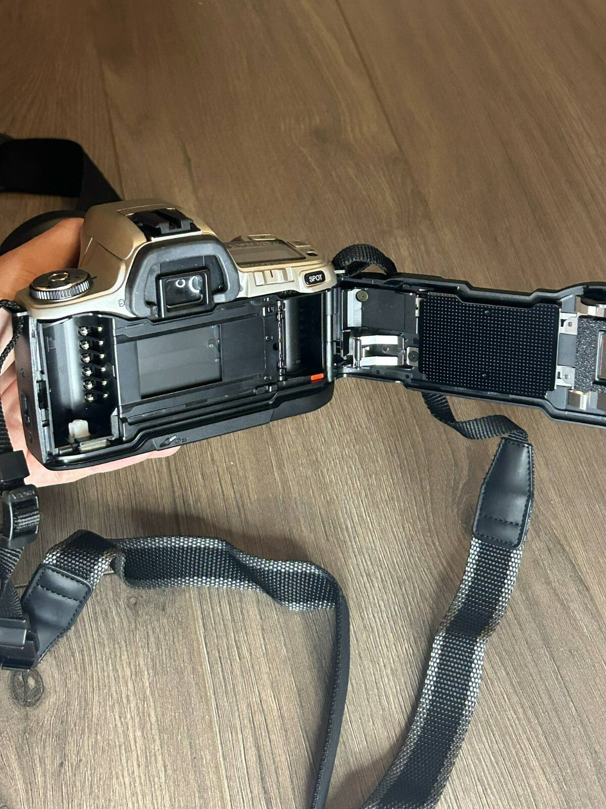 Minolta Maxxum HTsi Plus 35mm SLR Film Camera w/ 28-80mm Lens, Case, Manuals - Bargain Haven
