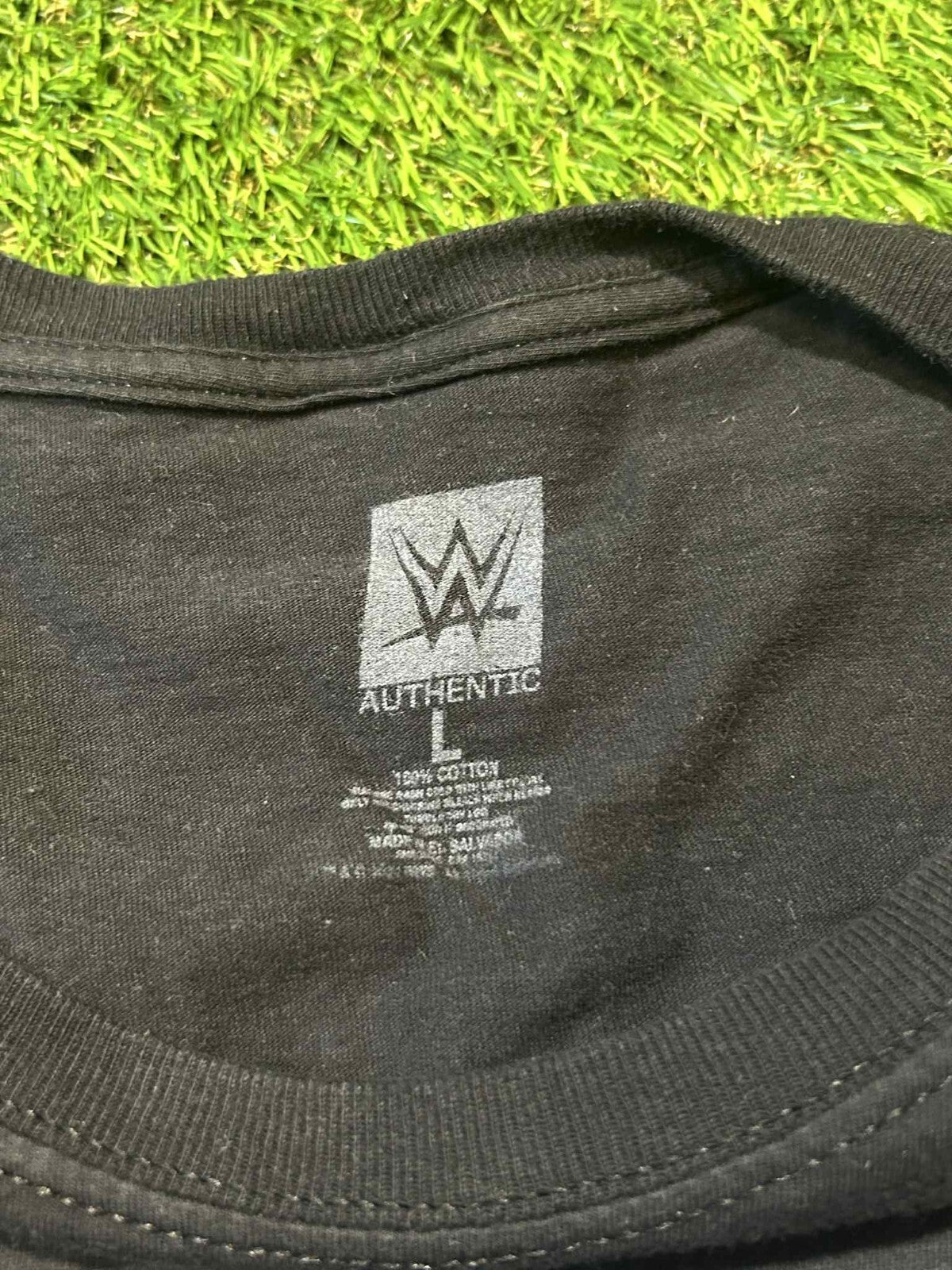 WWE The Rock Bull Logo Black Graphic T-Shirt Men’s Large - Friperie Urbaine