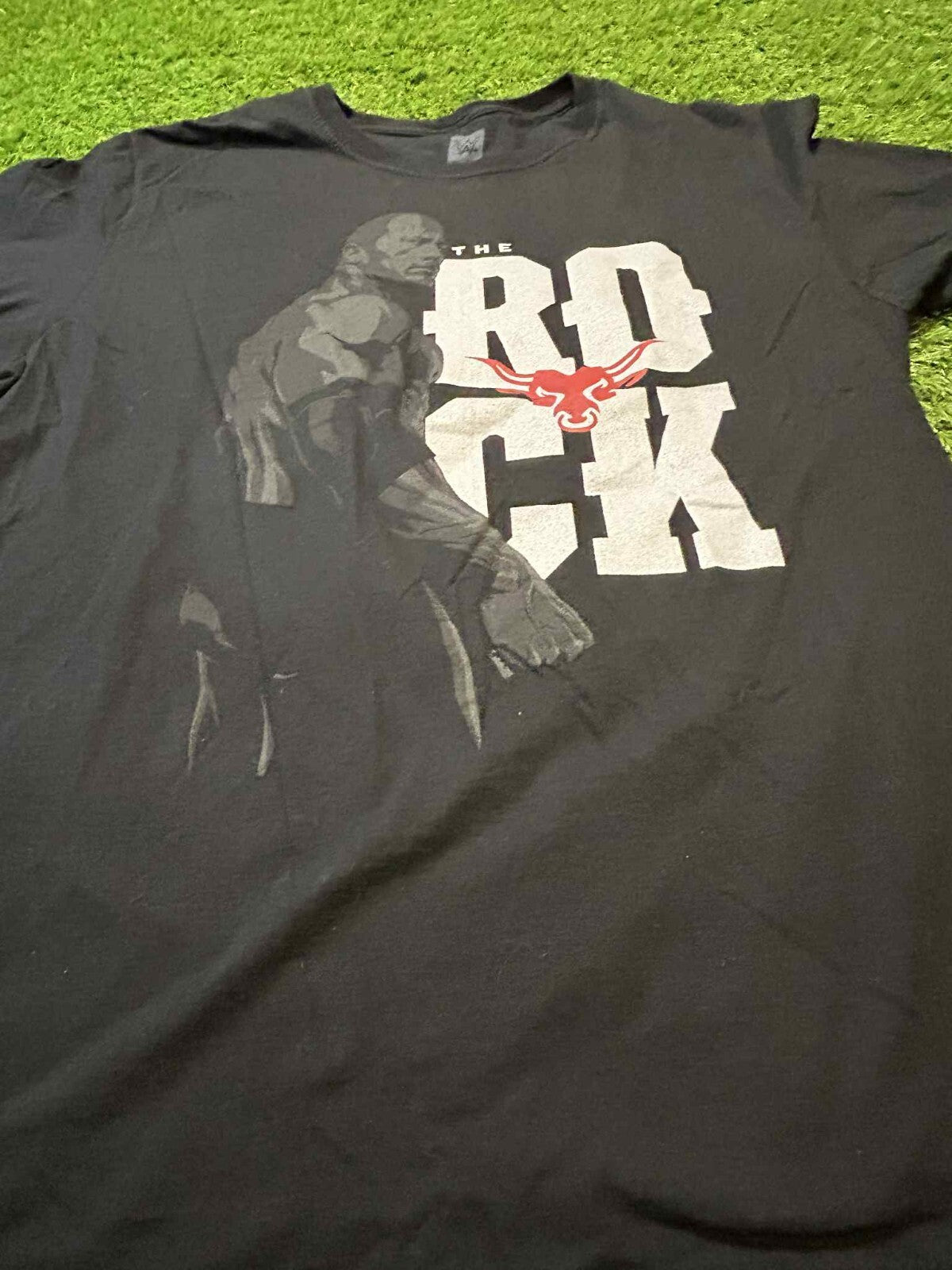 WWE The Rock Bull Logo Black Graphic T-Shirt Men’s Large - Friperie Urbaine