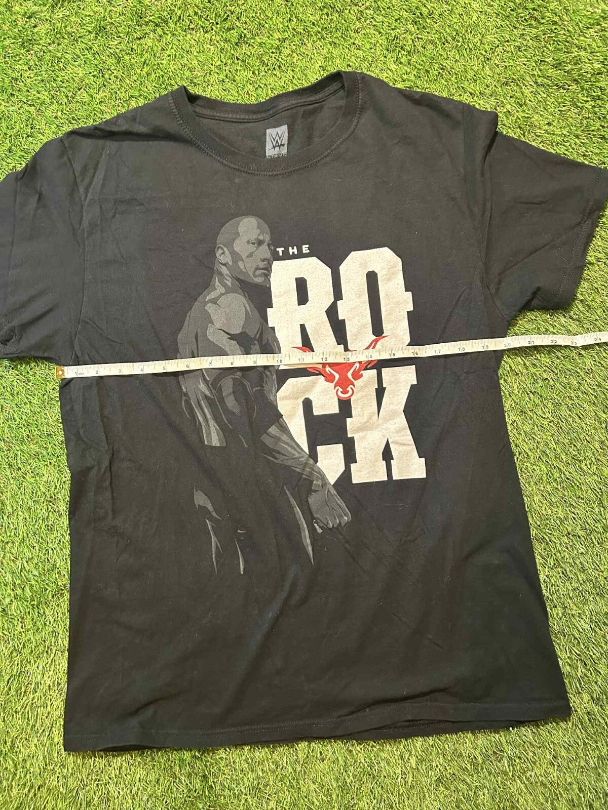 WWE The Rock Bull Logo Black Graphic T-Shirt Men’s Large - Friperie Urbaine