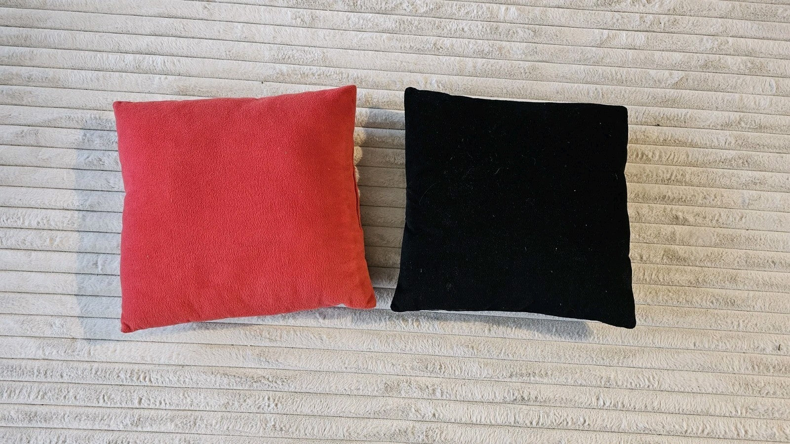 NFL Cushions – Patriots & Falcons - Friperie Urbaine