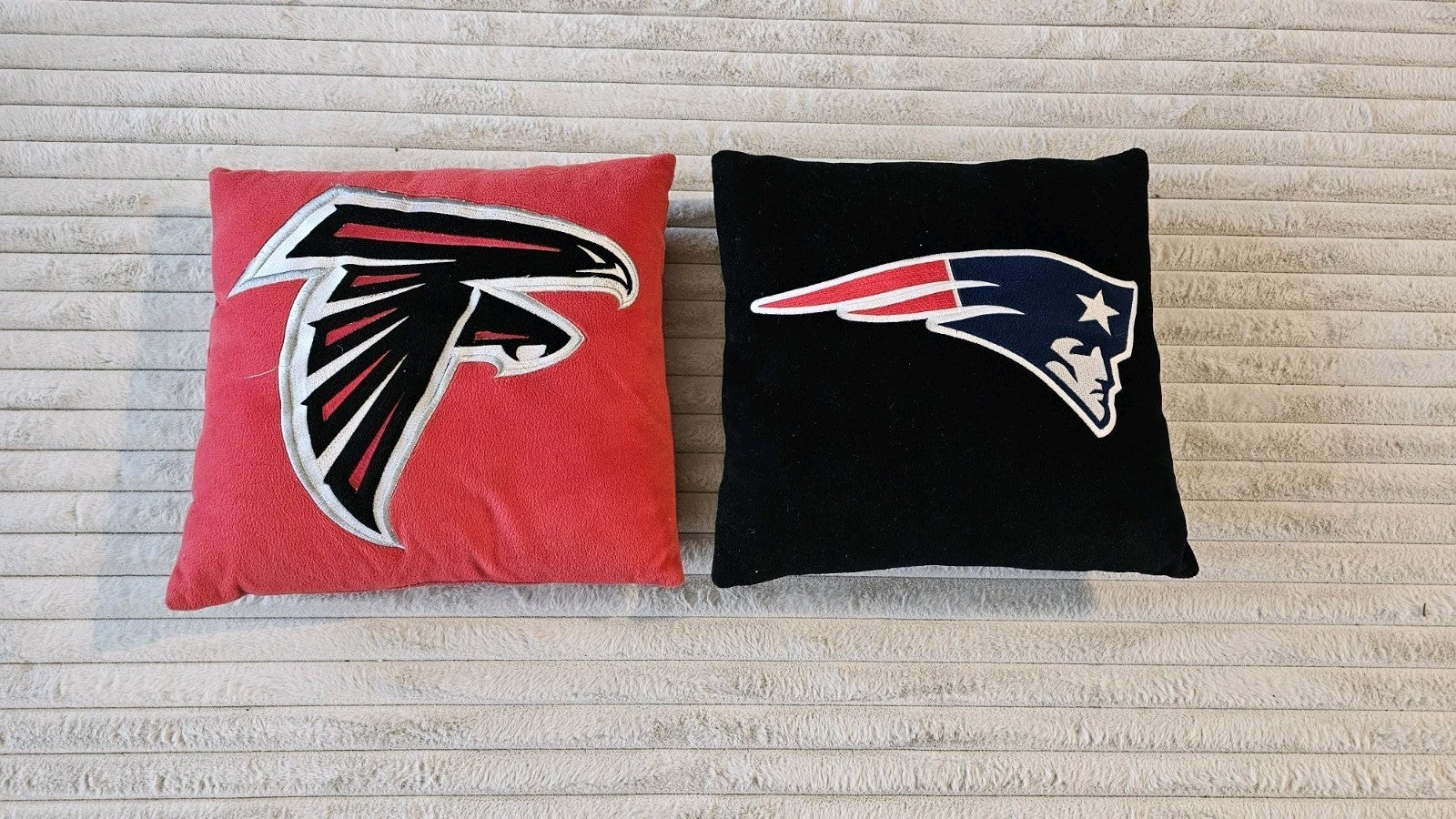 NFL Cushions – Patriots & Falcons - Friperie Urbaine