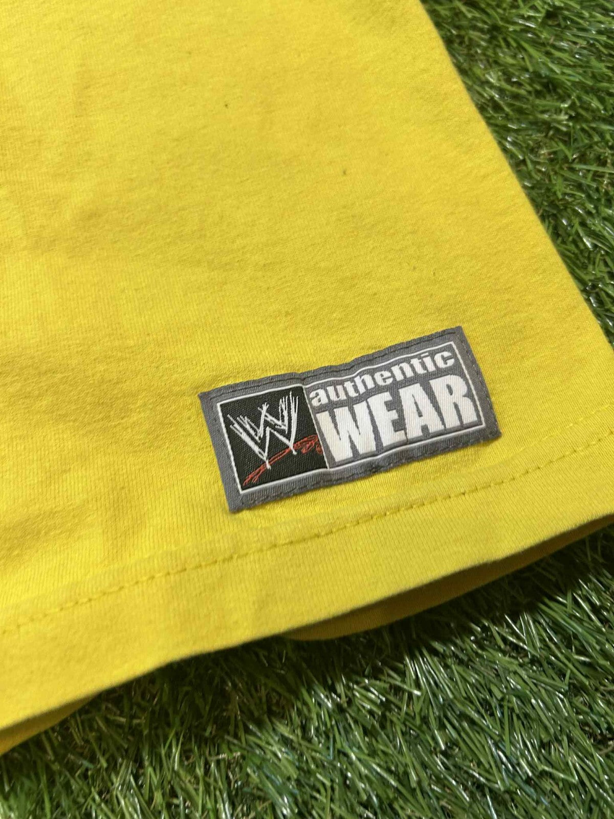 WWE John Cena "Never Give Up" 10 Years Strong Yellow T-Shirt Men’s Medium 2013 - Friperie Urbaine