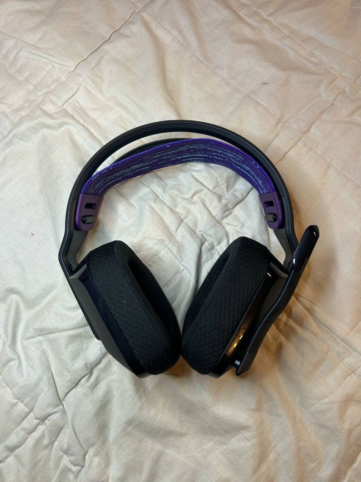 Logitech G535 Wireless Gaming Headset – LIGHTSPEED, Black/Purple, Open Box - Friperie Urbaine