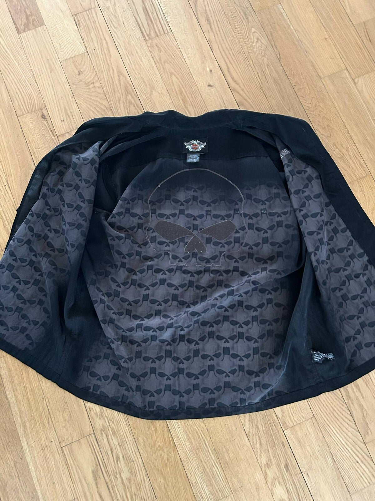 Harley-Davidson Black Skull Pattern Shirt Men's XL – Button-Up, Rare 2010 Design - Bargain Haven