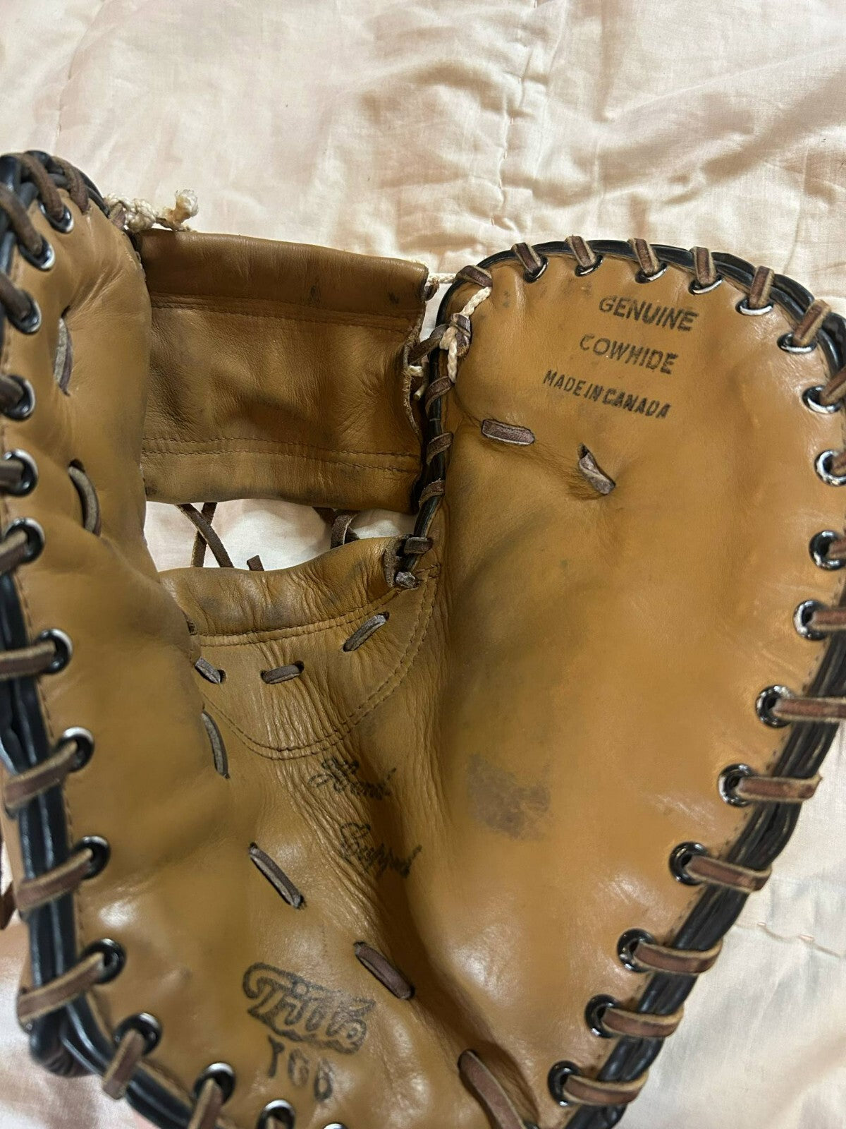 Vintage Title T68 Catcher's Mitt – Genuine Cowhide – Needs Repair – As-Is - Bargain Haven