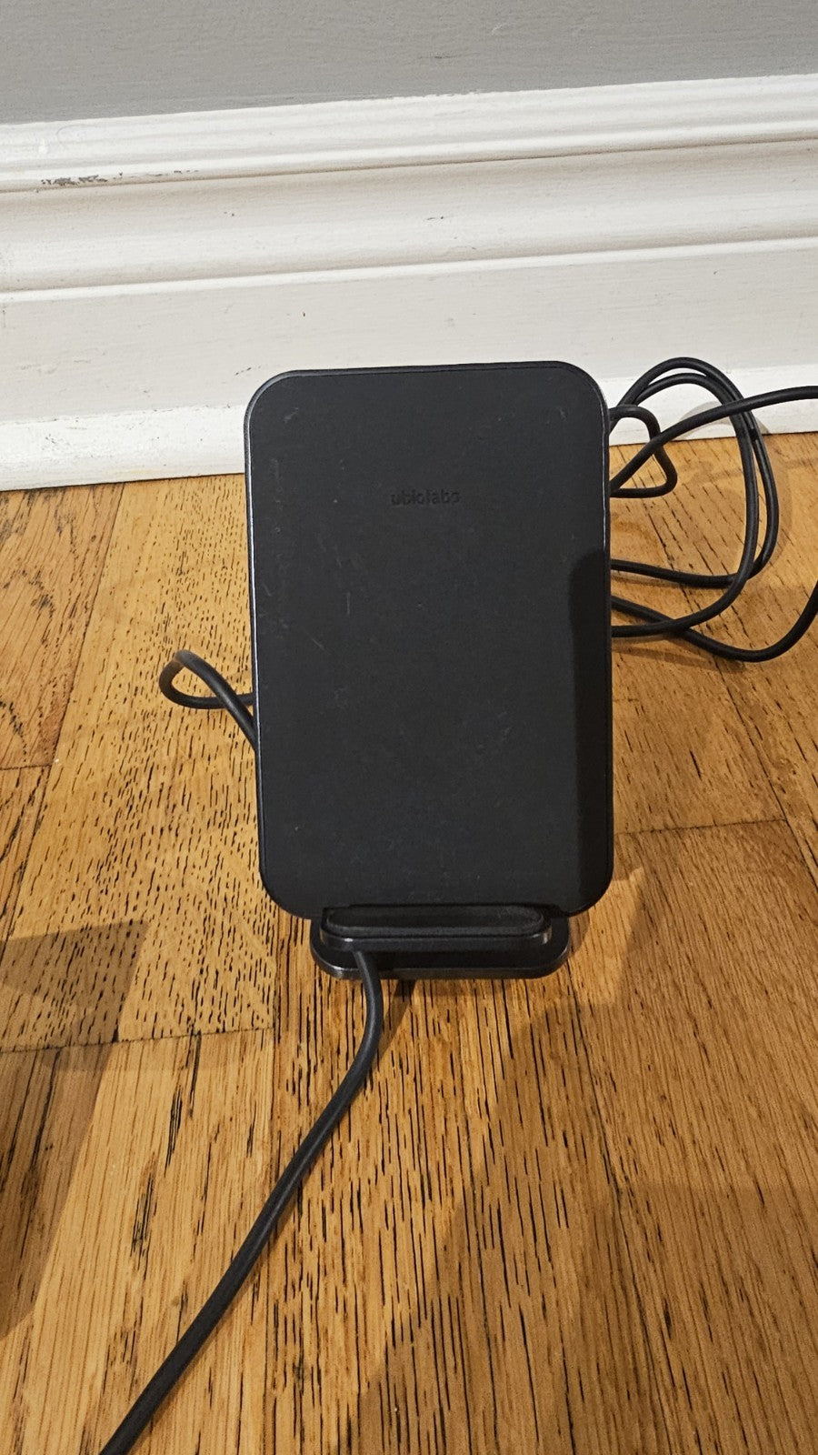 Ubiolabs AWC1102 Wireless Charger - Fast Charging Stand with Additional USB Port - Friperie Urbaine