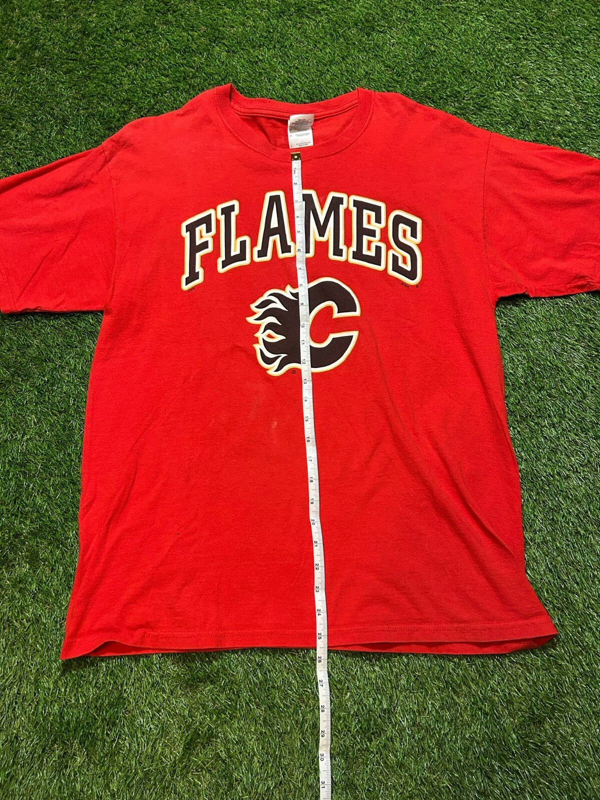 Calgary Flames NHL T-Shirt Men’s Size Large Gildan Ultra Cotton Red Logo Tee - Friperie Urbaine