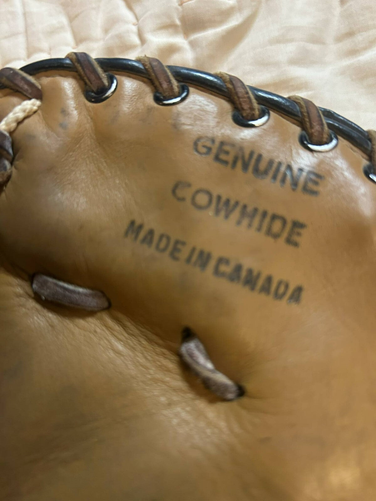 Vintage Title T68 Catcher's Mitt – Genuine Cowhide – Needs Repair – As-Is - Bargain Haven